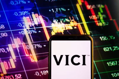 Is Wall Street Bullish or Bearish on VICI Properties Stock?